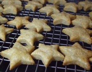 Finished cheese straw stars